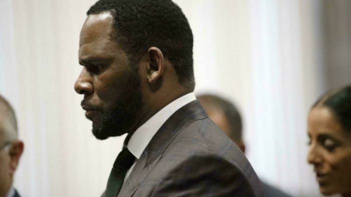 People: R. Kelly fait face à son premier procès pour trafic sexuel
