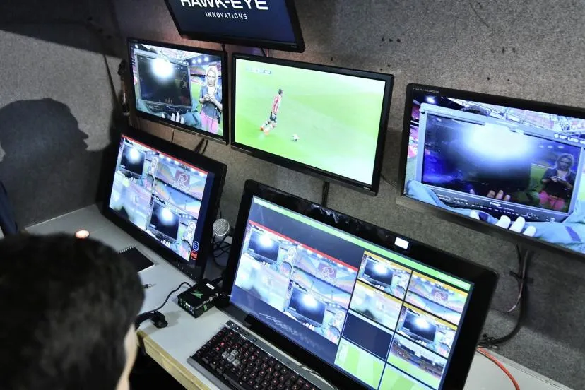 Football | L’arbitre de la VAR du match PSG-Newcastle mis à l'écart par l’UEFA pourquoi?
