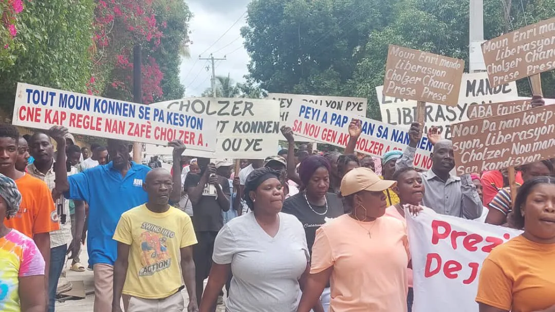 Ennery : Les partisans de l’ex député Cholzer Chancy continuent de réclamer sa libération