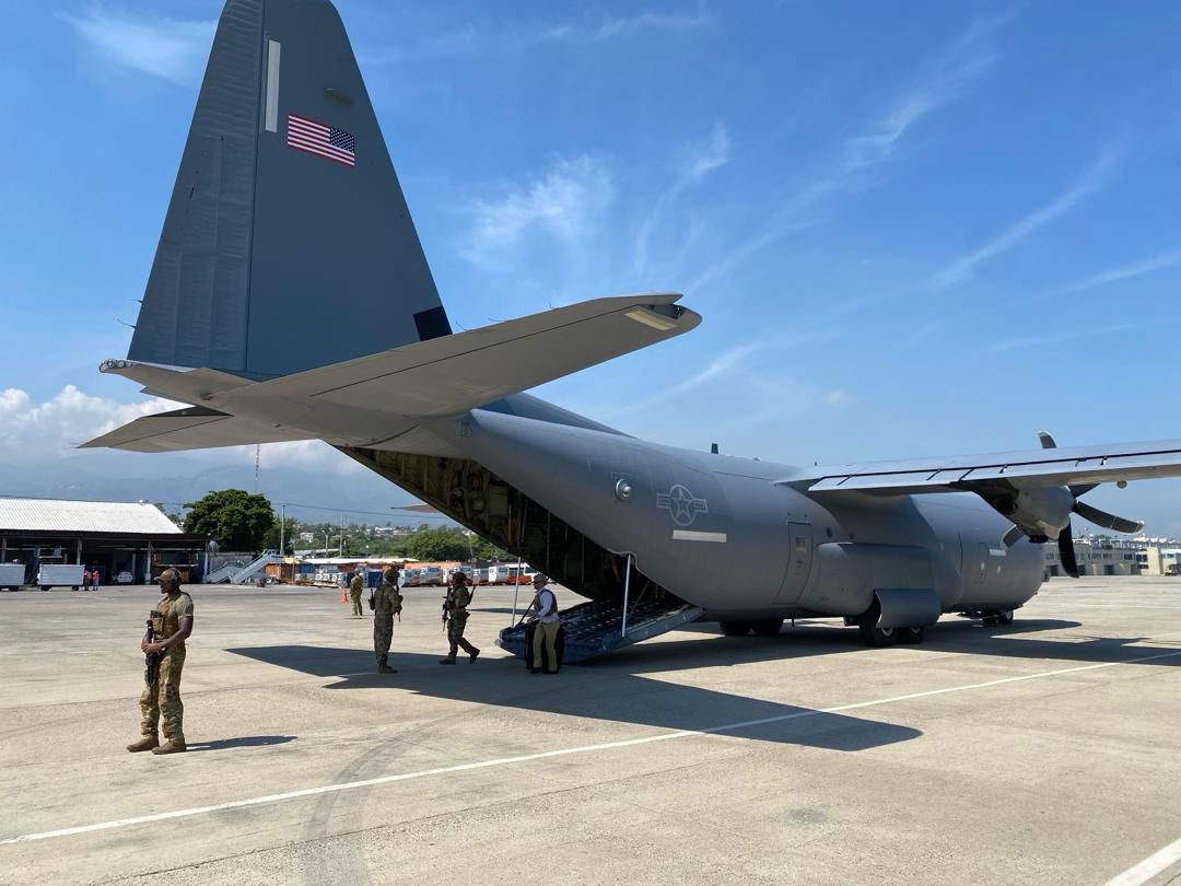 Pouquoi un avion militaire américain a atterrit à Port-au-Prince