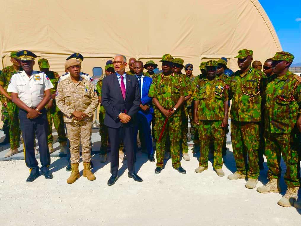 Le PM Fils-Aimé visite les policiers kenyans à l'occasion de la fête de l'indépendance du Kenya