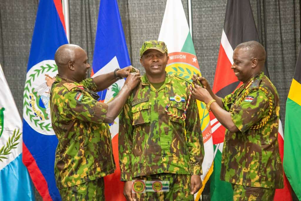 MMS : Des policiers kenyans investis au grade d’officiers supérieurs du NPS Promus