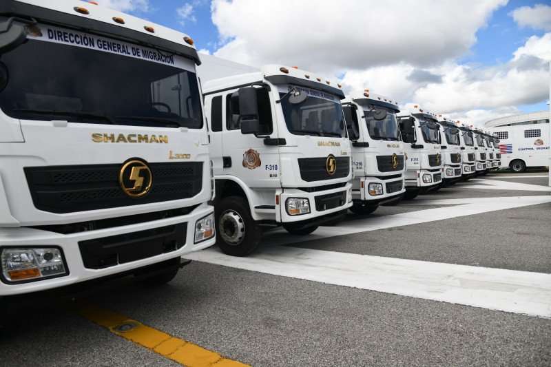 RD : le gouvernement livre 50 camions pour renforcer les efforts de rapatriement des Haïtiens