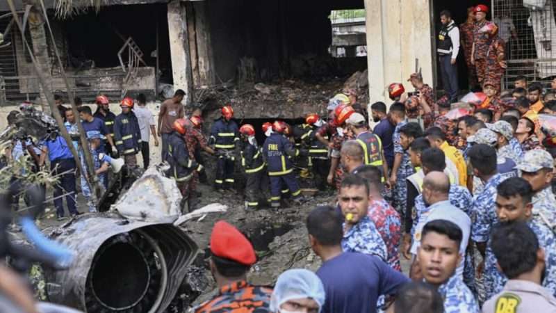Bangladesh : crash d’un avion de chasse, au moins 20 morts et une centaine de blessés