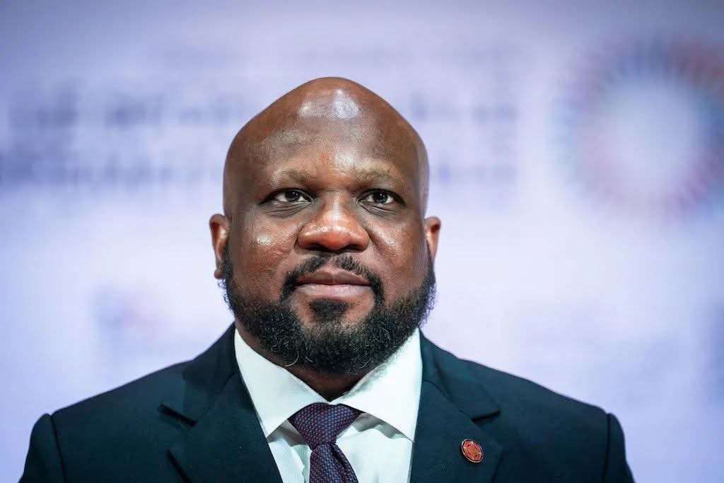 SMITH AUGUSTIN : LA STAR DE LA RÉPUBLIQUE DES SCANDALES….