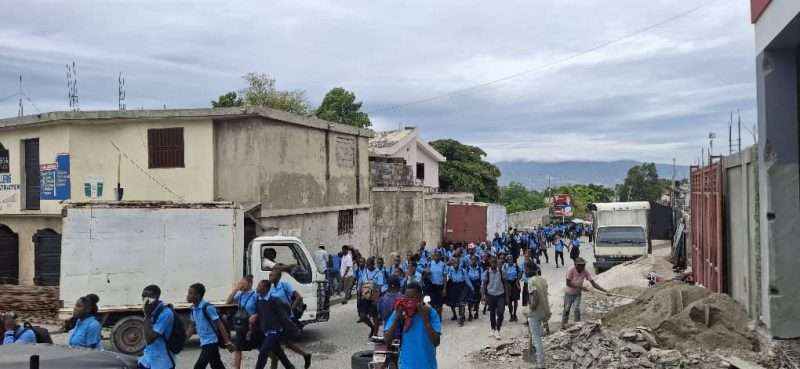 Delmas : des élèves de plusieurs lycées manifestent pour exiger la présence des enseignants