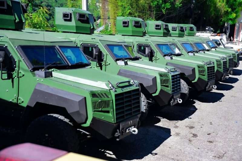 Le gouvernement de transition remet sept véhicules blindés aux Forces armées d’Haïti