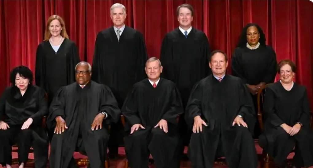 Photo d’archive des juges de la Supreme Court of the United States à Washington.