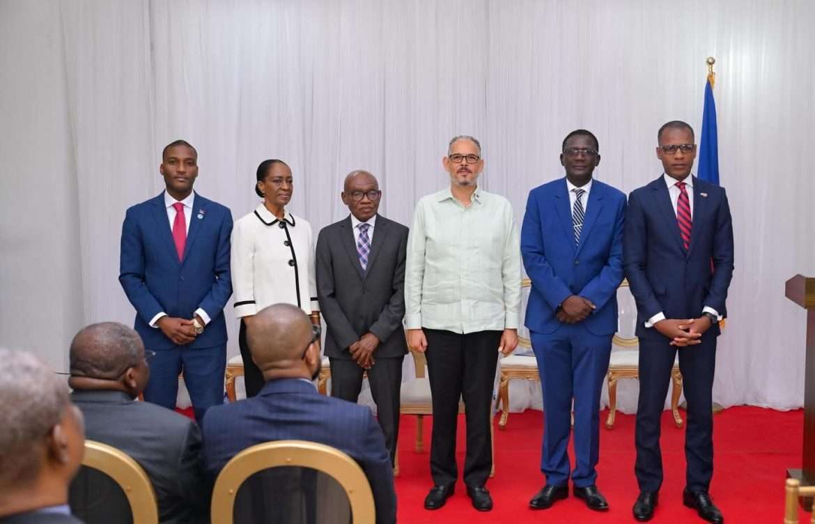 Haïti installe cinq nouveaux commissaires à la CNMP, organe clé de contrôle des marchés publics