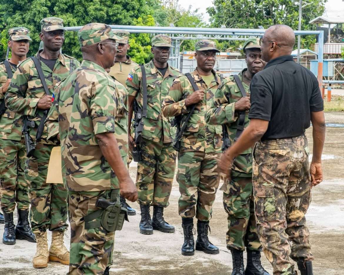 Haïti : le ministre Andrésol inspecte la base d'Anacaona avant l'arrivée d'une nouvelle promotion de recrues