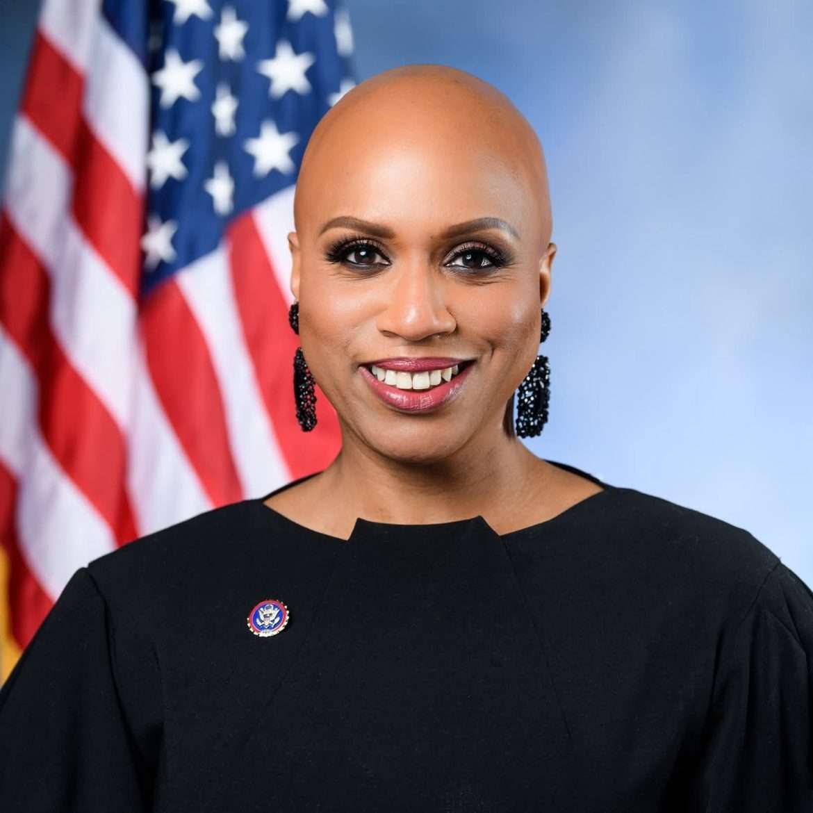 La représentante Ayanna Pressley (D-MA), figure de proue de la défense du TPS haïtien au Congrès américain.