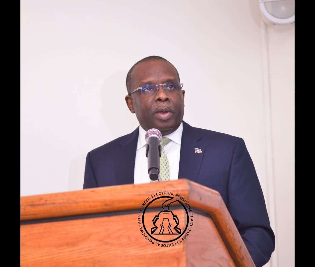 Uder Antoine s'adresse aux cadres et partenaires du CEP lors de sa cérémonie d'installation comme directeur exécutif, à Pétion-Ville, le 20 avril 2026. | Photo : CEP