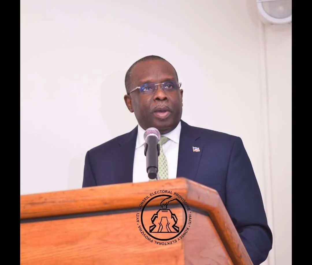 Uder Antoine s'adresse aux cadres et partenaires du CEP lors de sa cérémonie d'installation comme directeur exécutif, à Pétion-Ville, le 20 avril 2026. | Photo : CEP