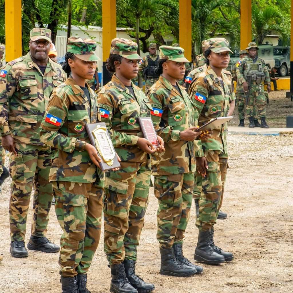 Haïti : 339 nouveaux soldats intègrent les FAd'H dans une promotion baptisée « François Capois » 5 Cérémonie de graduation de la promotion « François Capois » des FAd'H, base militaire de Vertières, 21 avril 2026.