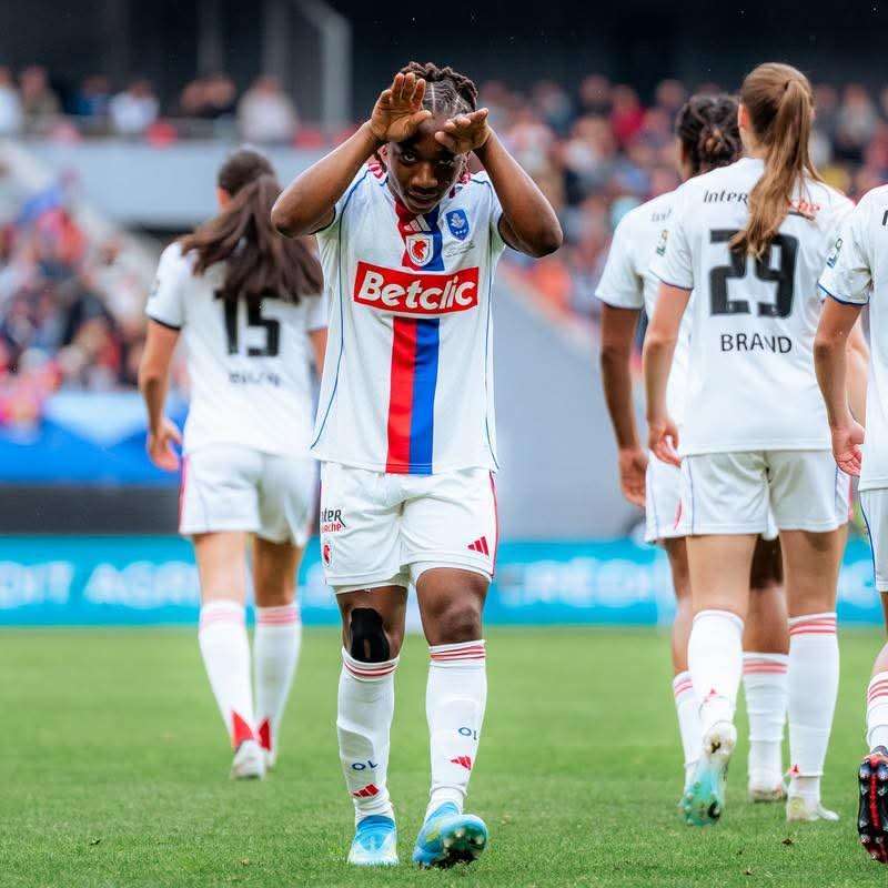 Haïti-Football-Féminin: Dumornay frappe encore, Lyonnes terrasse le PSG et soulève la Coupe de France 13 Haïti-Football-Féminin: Dumornay frappe encore, Lyonnes terrasse le PSG et soulève la Coupe de France