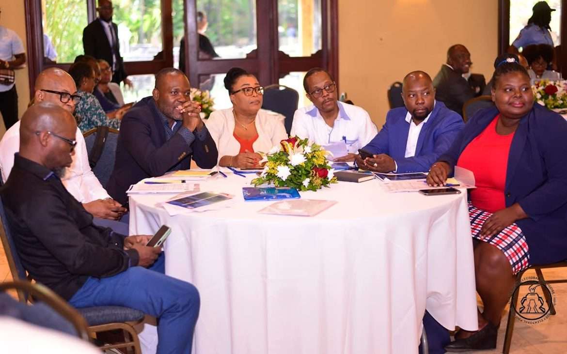 Des cadres du Conseil électoral provisoire (CEP) participent à l'atelier conjoint de renforcement des capacités et d'intégration organisé avec le Programme des Nations Unies pour le Développement (PNUD) dans le cadre du Projet d'appui au processus électoral en Haïti (PAPEH), vendredi 22 mai 2026, à Pétion-ville. © CEP/Presslakay