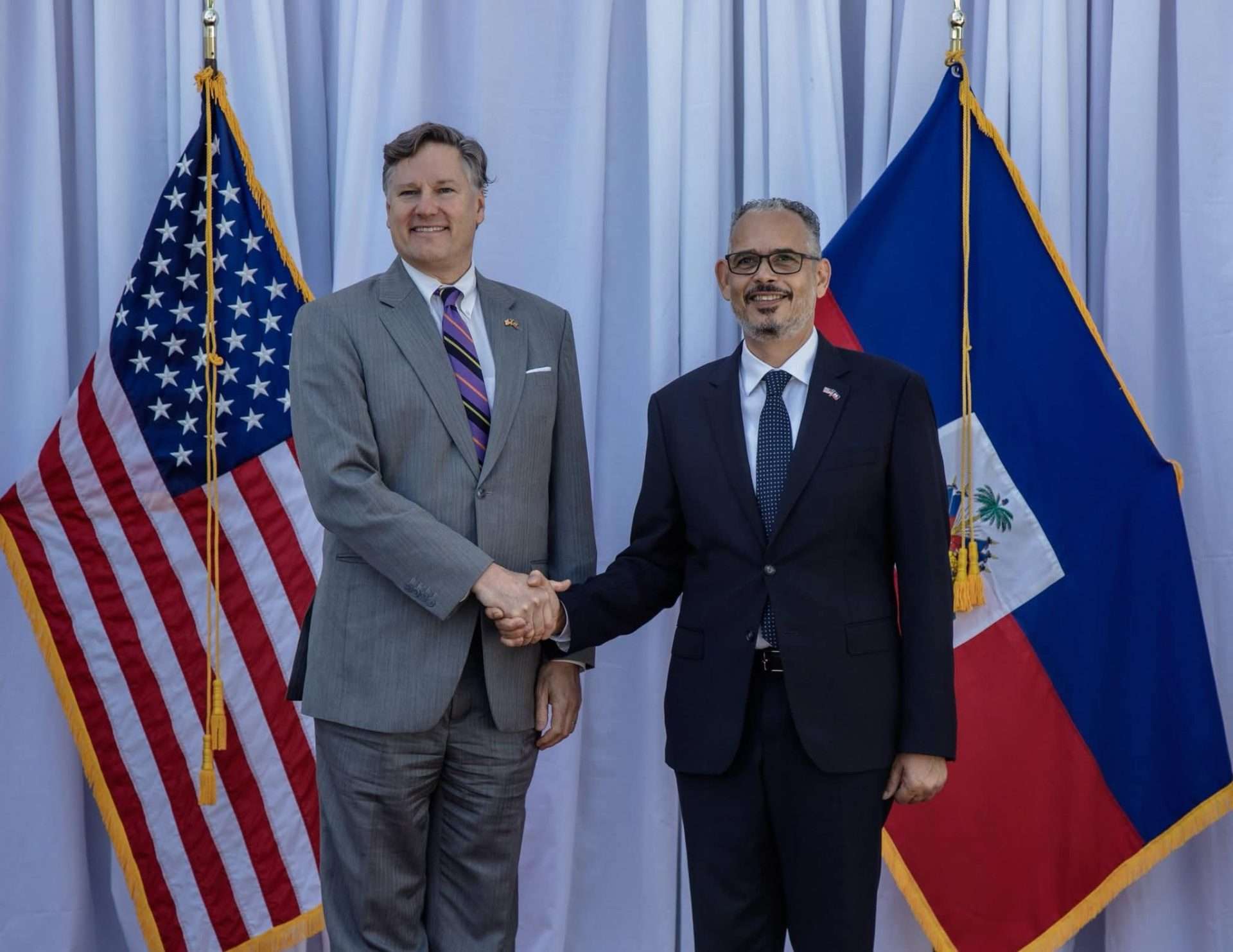 PM Fils-Aimé reçoit le Sous-secrétaire d'État américain Christopher Landeau au Palais National. 🇭🇹🇺🇸 | Presslakay