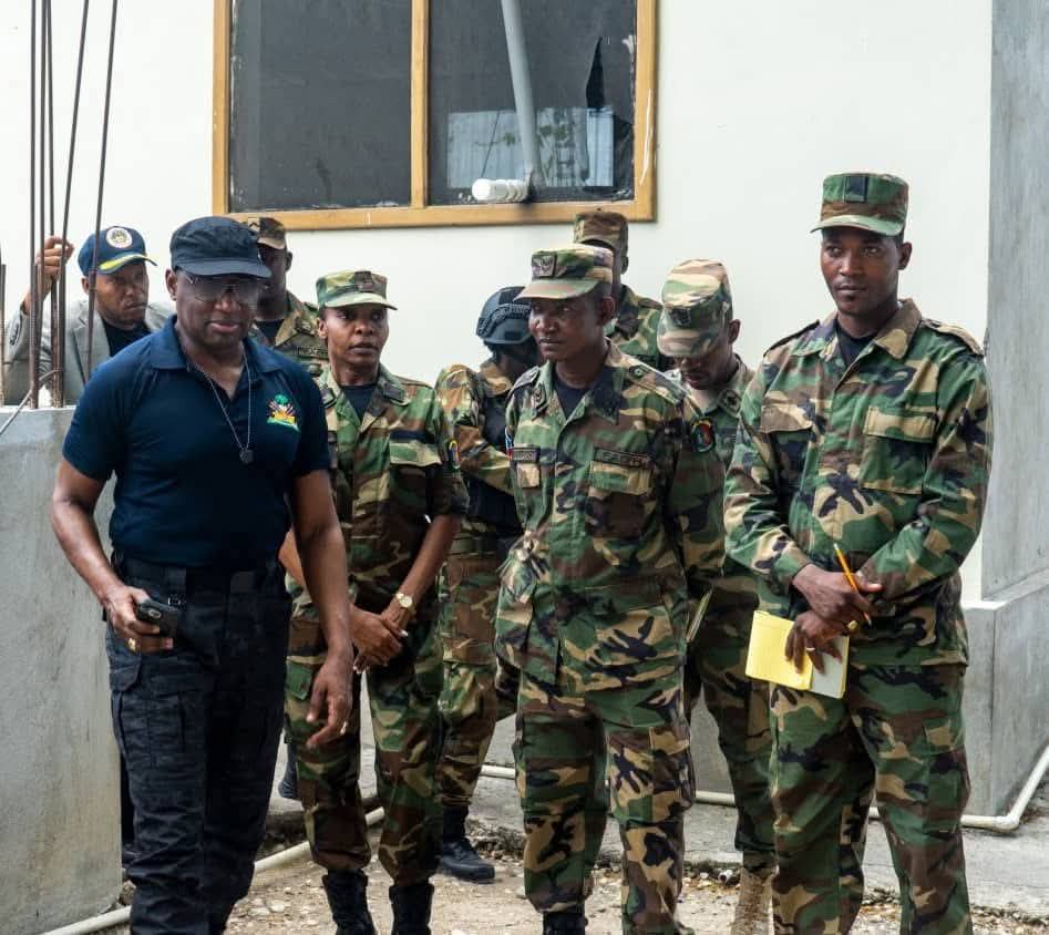 Le ministre de la Défense Mario Andréso͏l en visite au Corps du Génie des FAd'H, le 4 juin 2026.