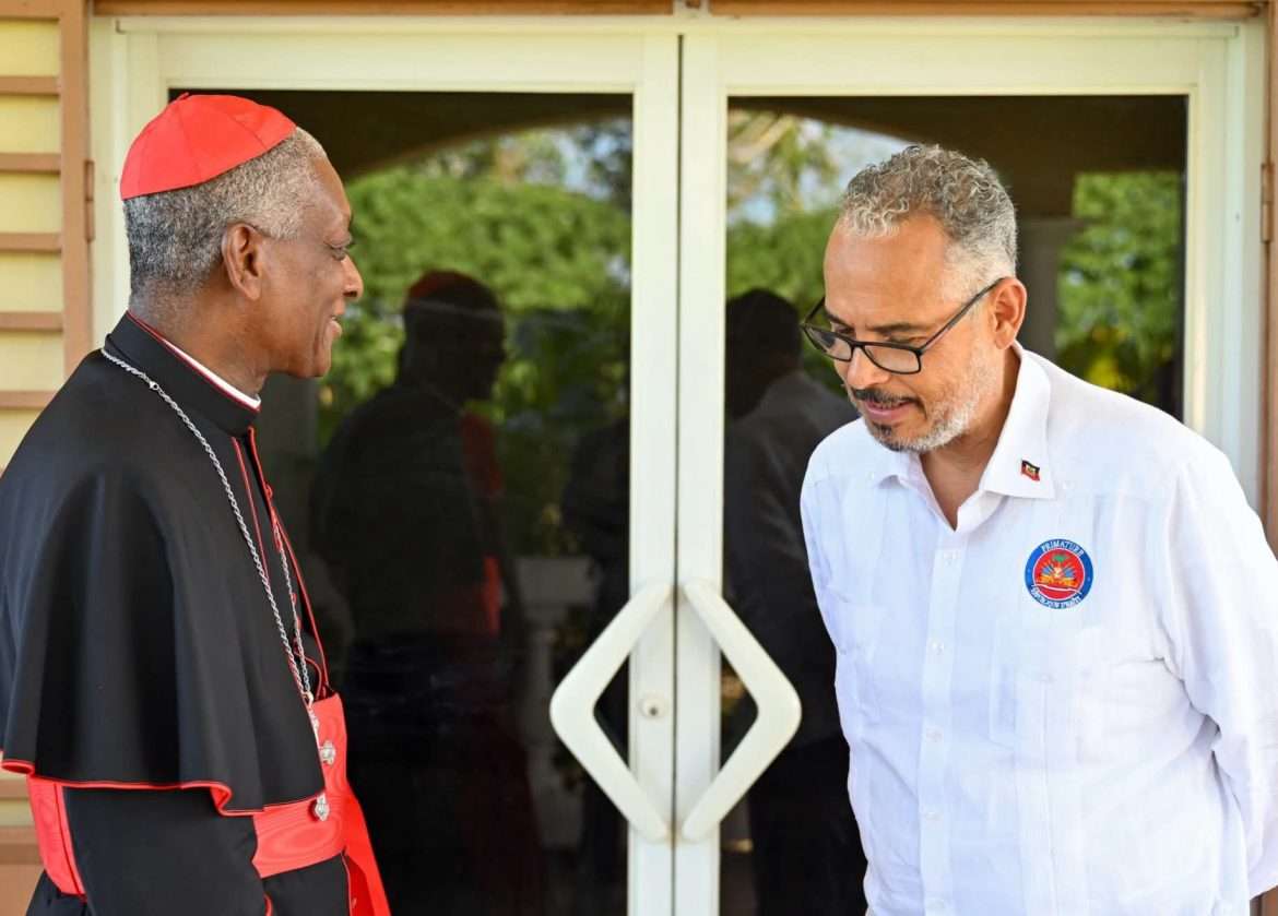 Le PM Alix Didier Fils-Aimé et le cardinal Chibly Langlois, aux Cayes, le 13 août 2026.